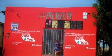 Global information services company Experian is using artificial intelligence (AI) to help scores of South Africans who have lived and worked outside the formal banking system into the network. Photo. Lucas Ledwaba\Mukurukuru Media