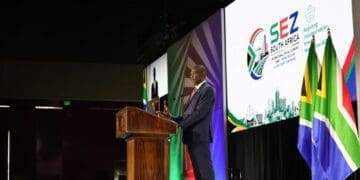 Deputy President Paul Mashatile delivers the keynote address at the second International Special Economic Zones Conference in Durban, where he highlighted the role of South Africa’s 13 Special Economic Zones in driving industrialisation, investment and opportunities.
Photo: GCIS