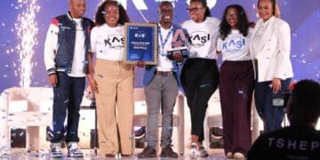 Maduwa Paint World founder Rodney Maduwa celebrates his R1 million win at the 2026 Standard Bank Kasi SME National Pitch Challenge alongside Standard Bank representatives.
Photo: Supplied