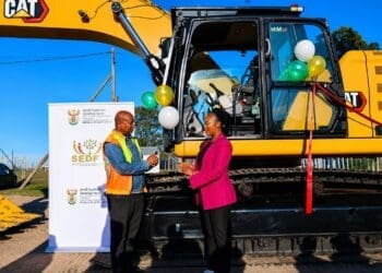 Minister Stella Ndabeni Abrahams officiates the handover of a Caterpillar excavator to Mbalelanga Trading Enterprise under the Business Infrastructure Support Programme in Buffalo City Metropolitan Municipality.
Photo: DSBD